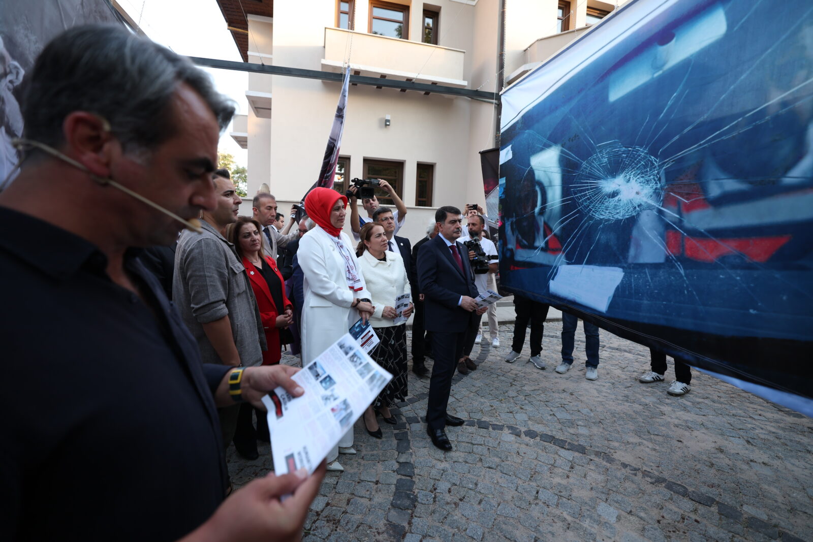 Turkish Red Crescent marks 'World Humanitarian Day' with photo exhibition