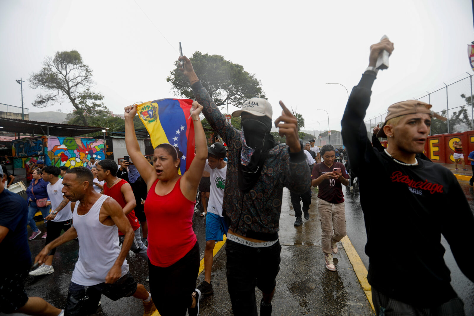 Maduro vows to prevent civil war amid post-election protests