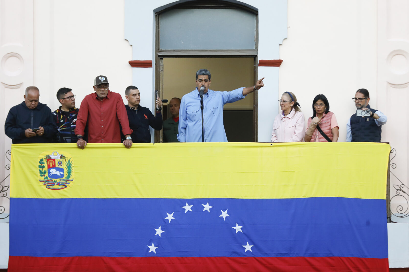 Maduro vows to prevent civil war amid post-election protests