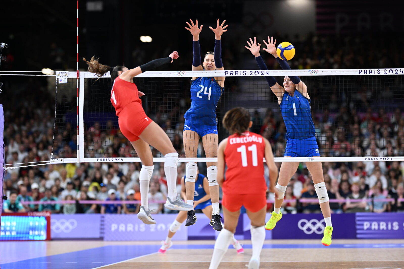 Turkish women's volleyball team loses to Italy at Paris 2024 final