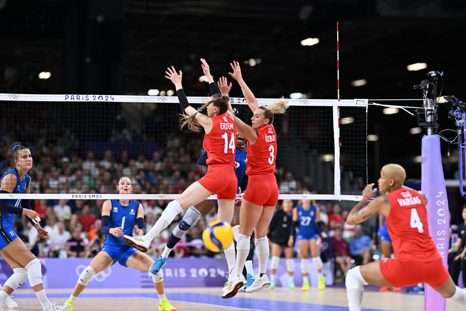 Turkish women's volleyball team loses to Italy at Paris 2024 final