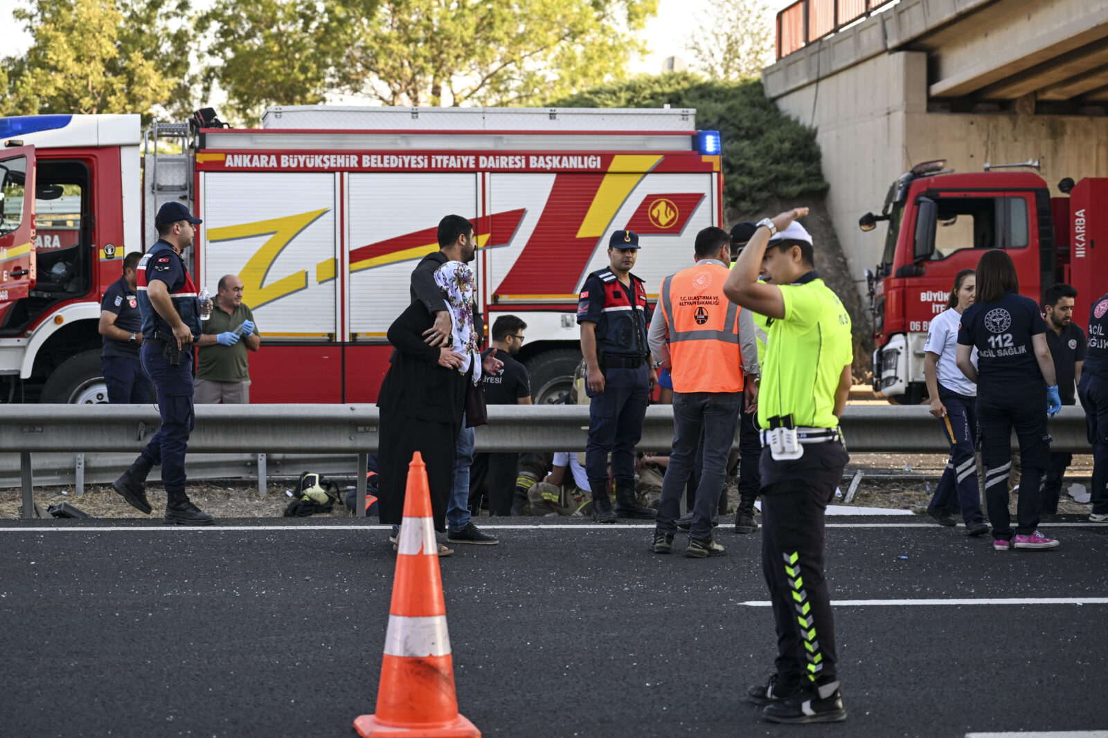 Tragedy near Ankara: Many dead and injured when bus crashes into bridge