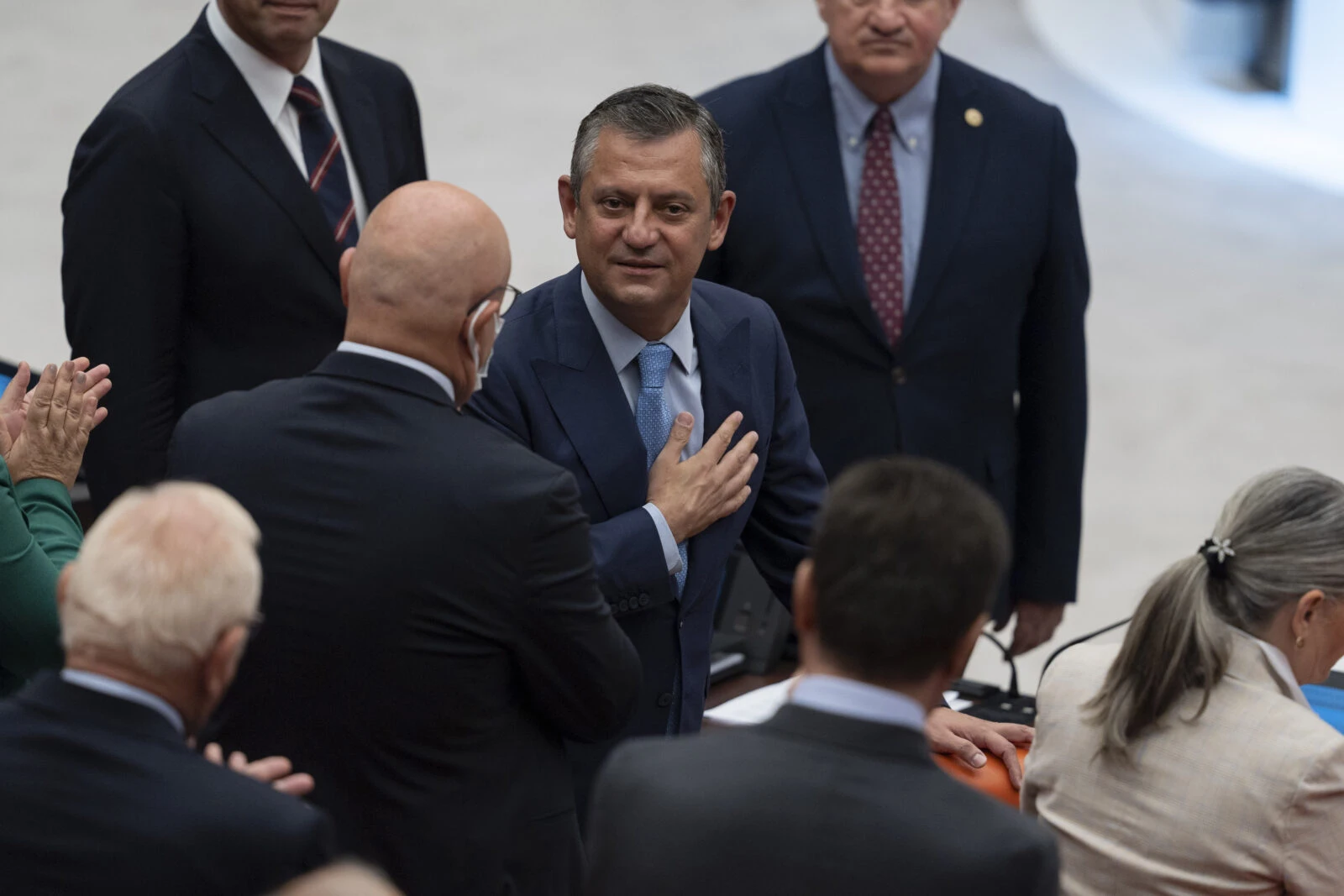 Injured opposition leader skips Abbas speech, attends session for imprisoned MP 3 Injured opposition leader skips Abbas speech, attends session for imprisoned MP