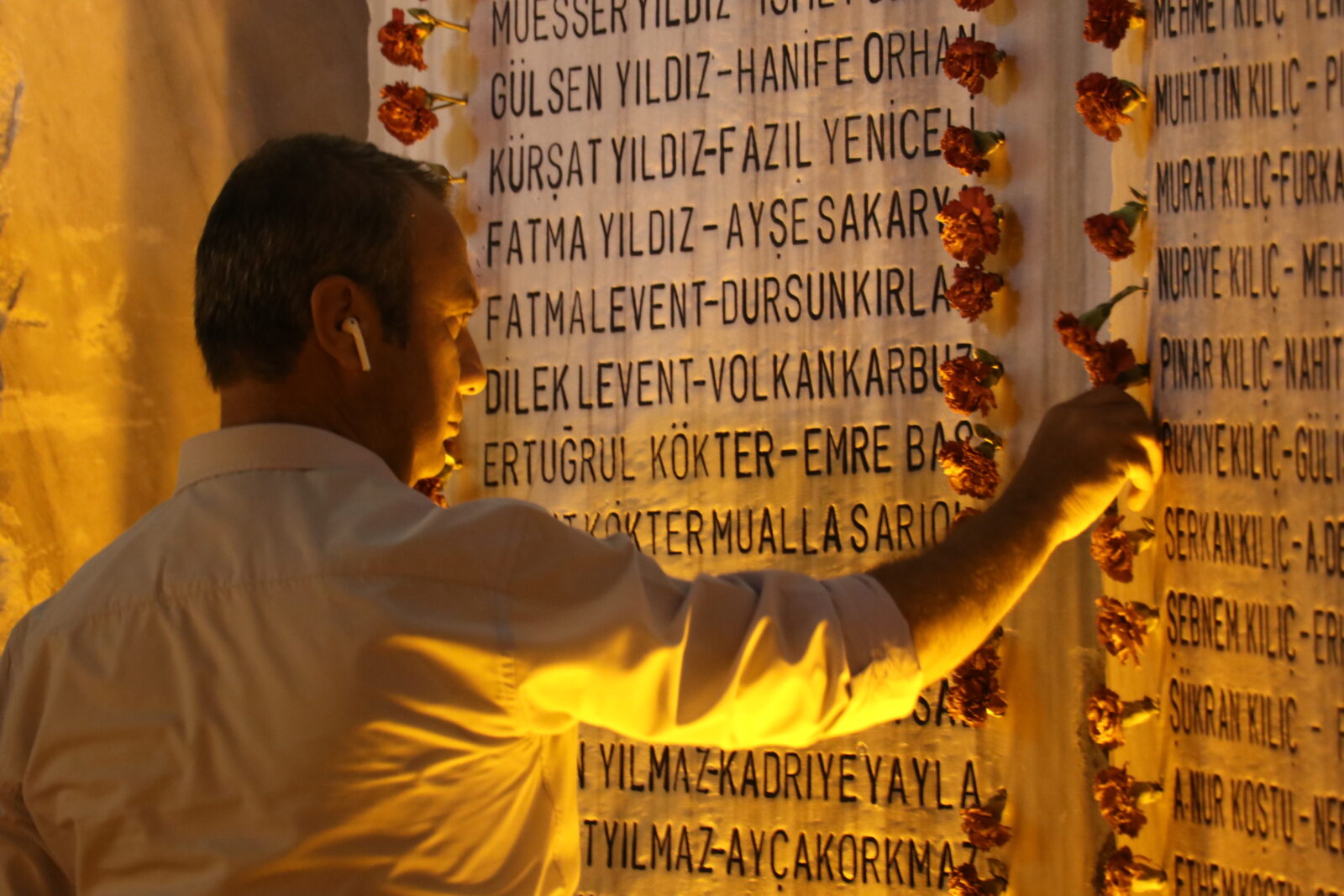 Türkiye remembers devastating 1999 quake with ceremonies across affected cities