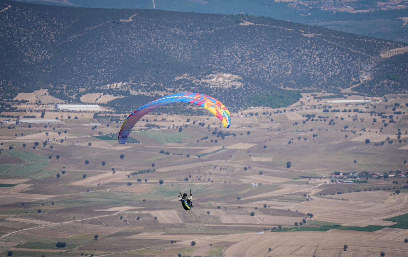 Paragliding event in Türkiye's Bilecik attracts over 100 athletes