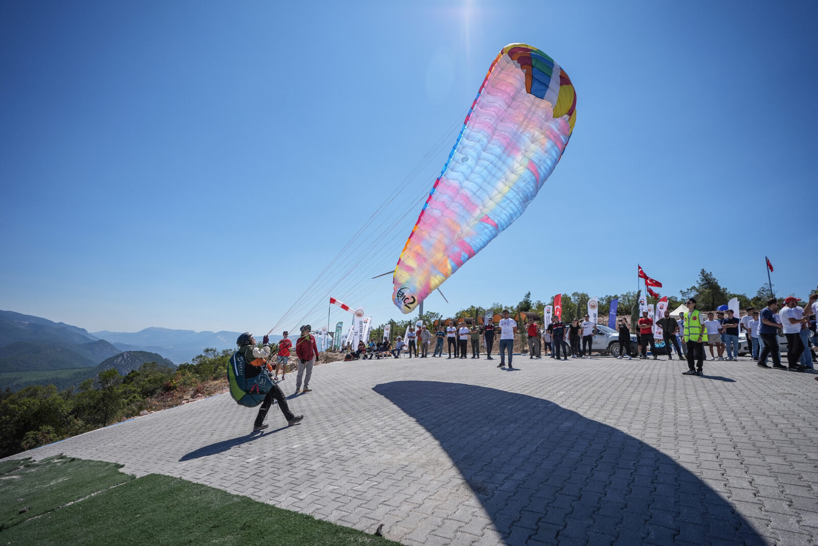 Paragliding event in Türkiye's Bilecik attracts over 100 athletes