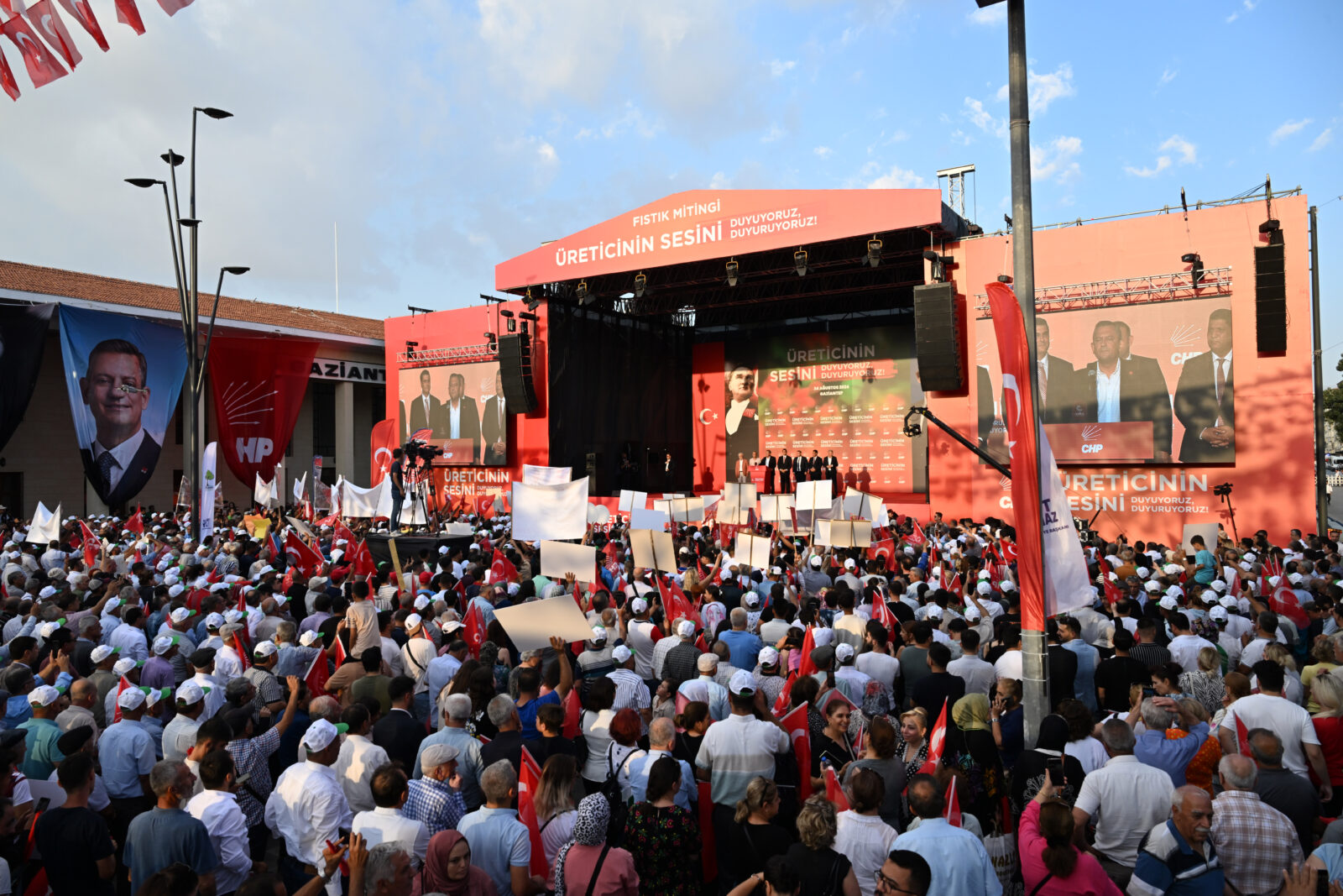 Main opposition leader Ozel hints at early elections at Gaziantep rally