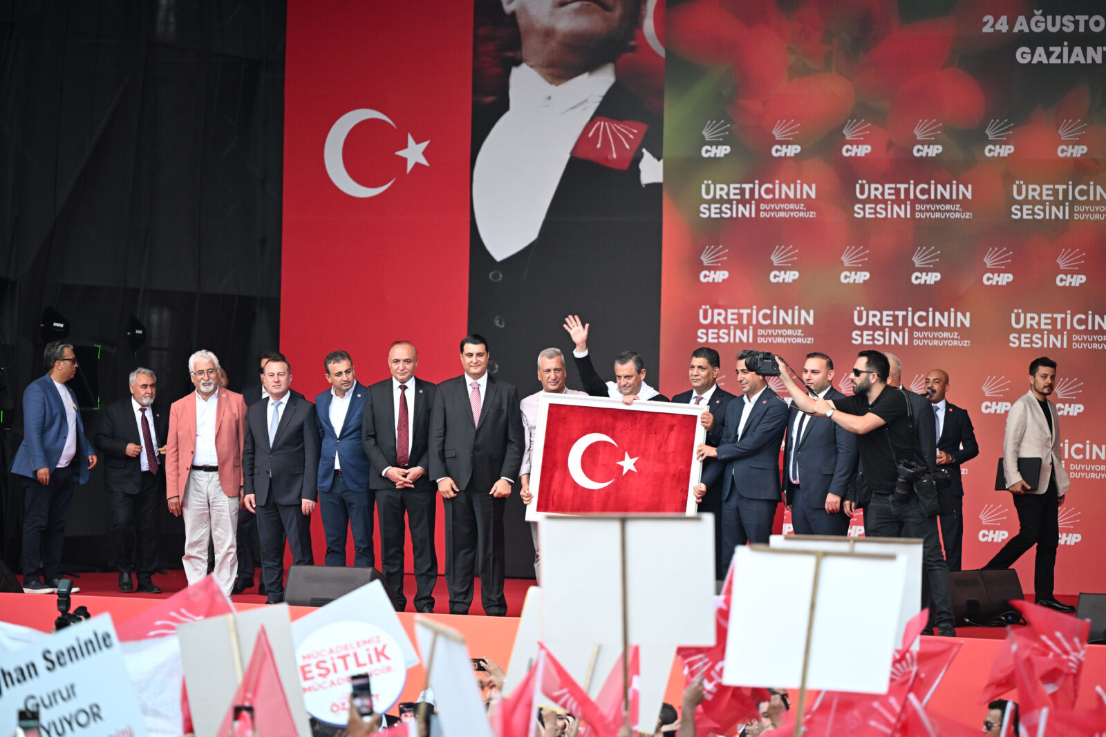 Main opposition leader Ozel hints at early elections at Gaziantep rally