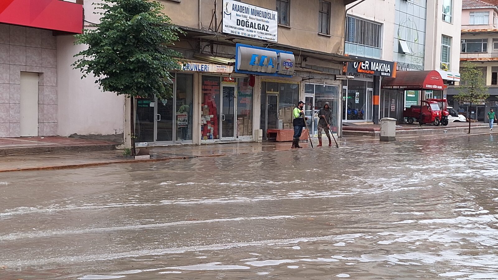 Türkiye struggles with severe floods after devastating forest fires