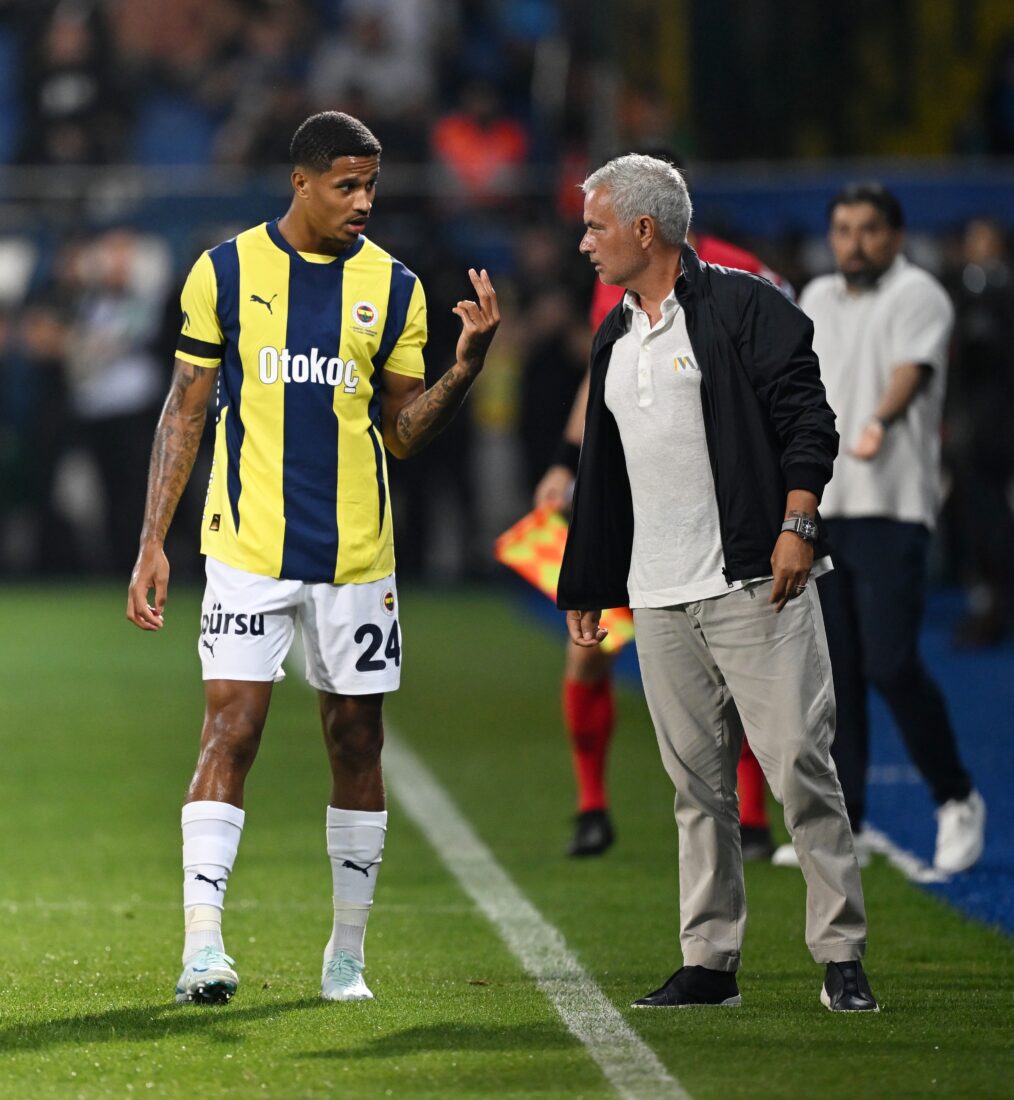 Mourinho's Fenerbahce score 5 goals, opposition goalkeeper under fire