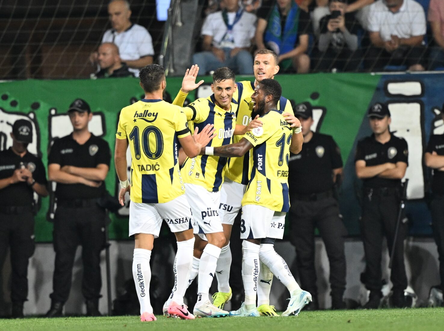 Mourinho's Fenerbahce score 5 goals, opposition goalkeeper under fire