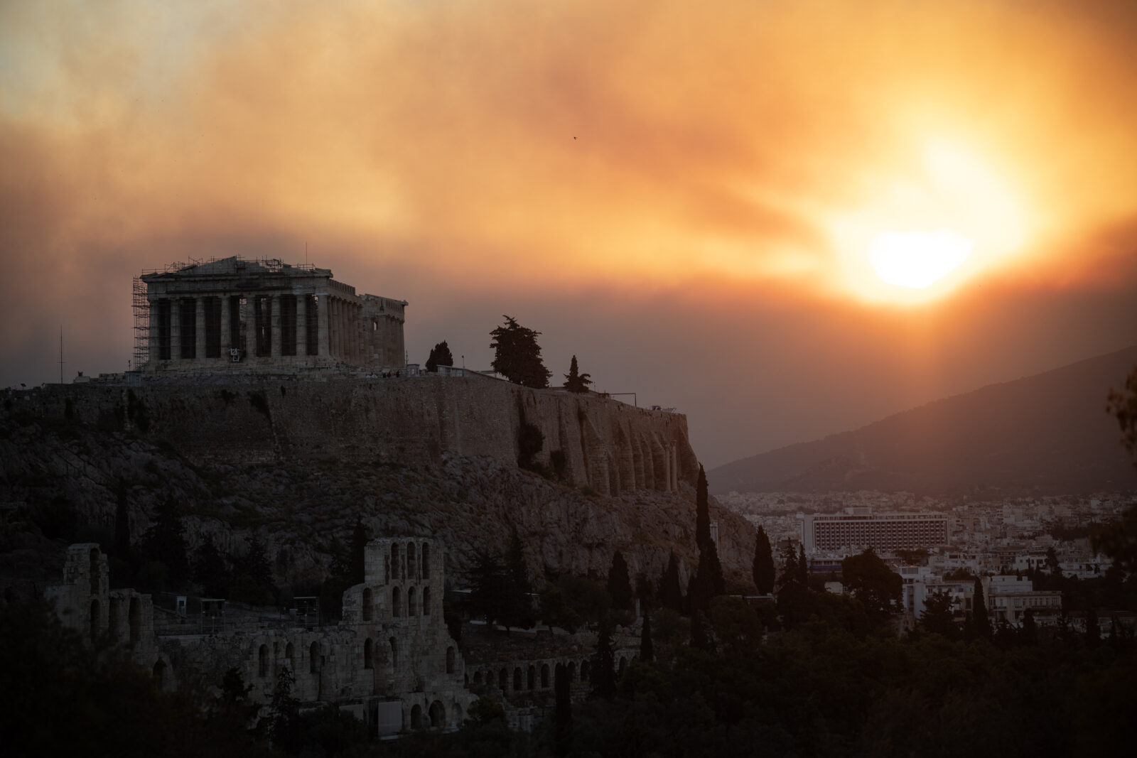 Can Acropolis survive Athens' raging wildfires?