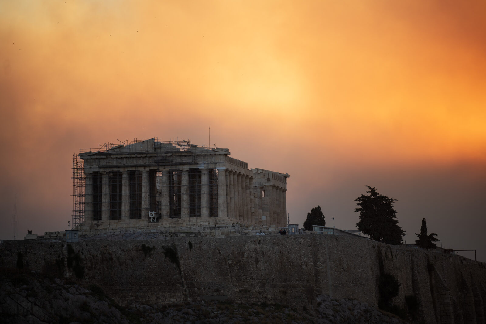 Can Acropolis survive Athens' raging wildfires?