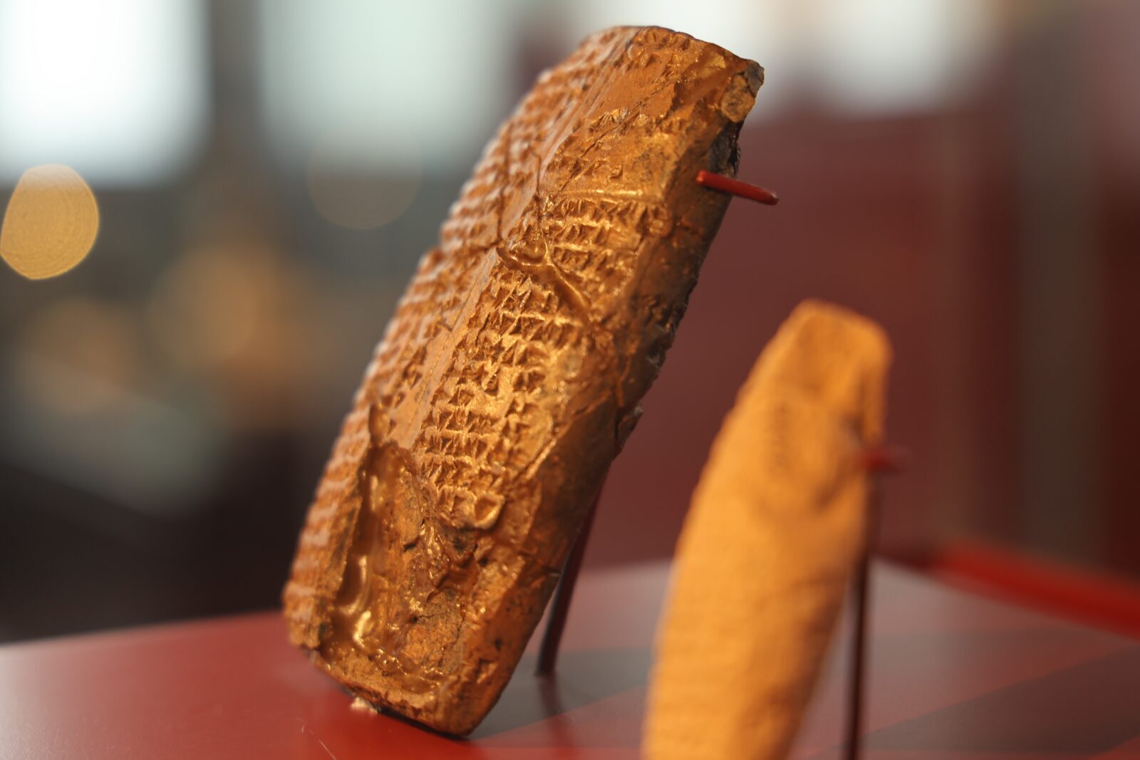 Centuries-old clay tablet with women's names wows visitors in Türkiye's Diyarbakir