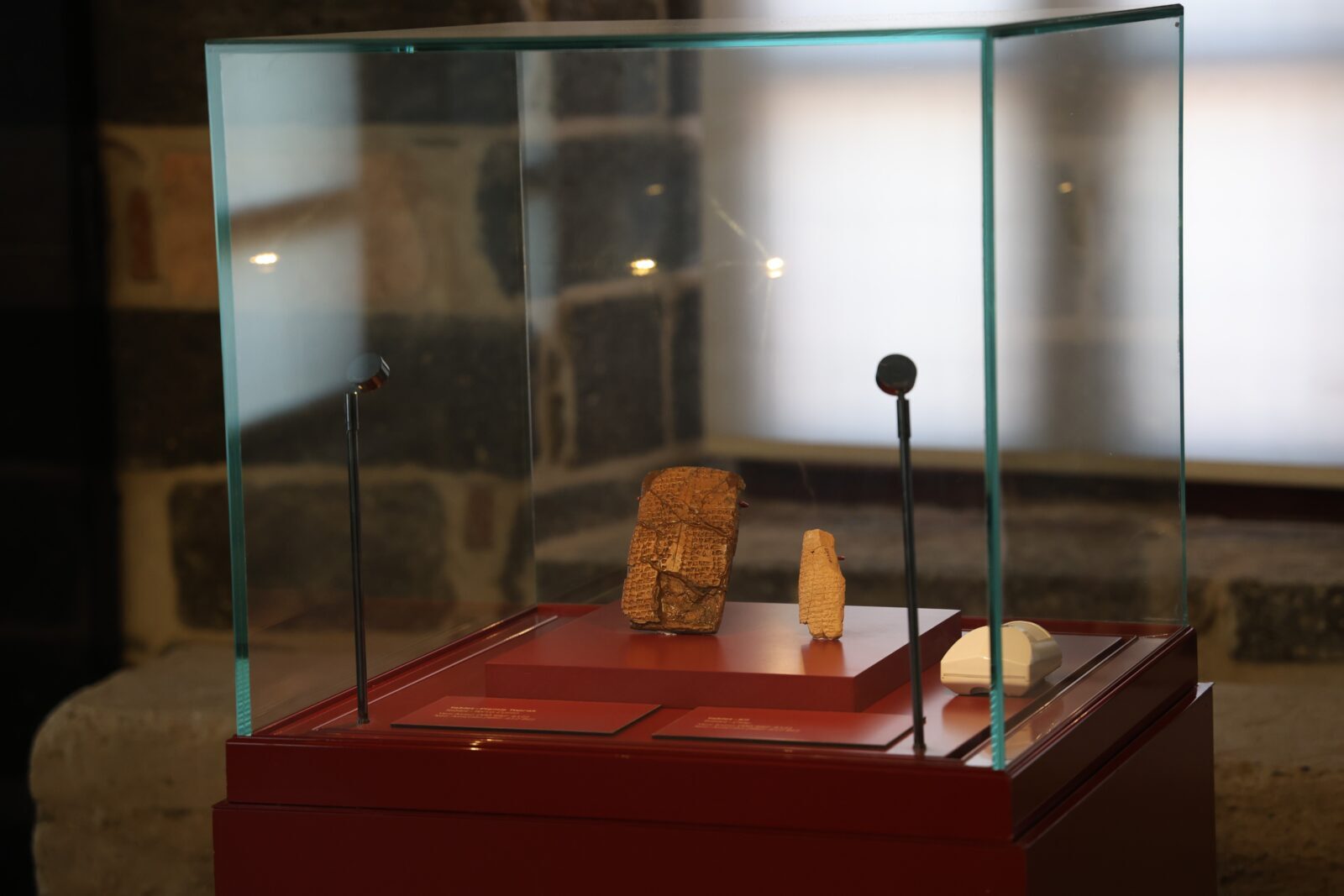 Centuries-old clay tablet with women's names wows visitors in Türkiye's Diyarbakir