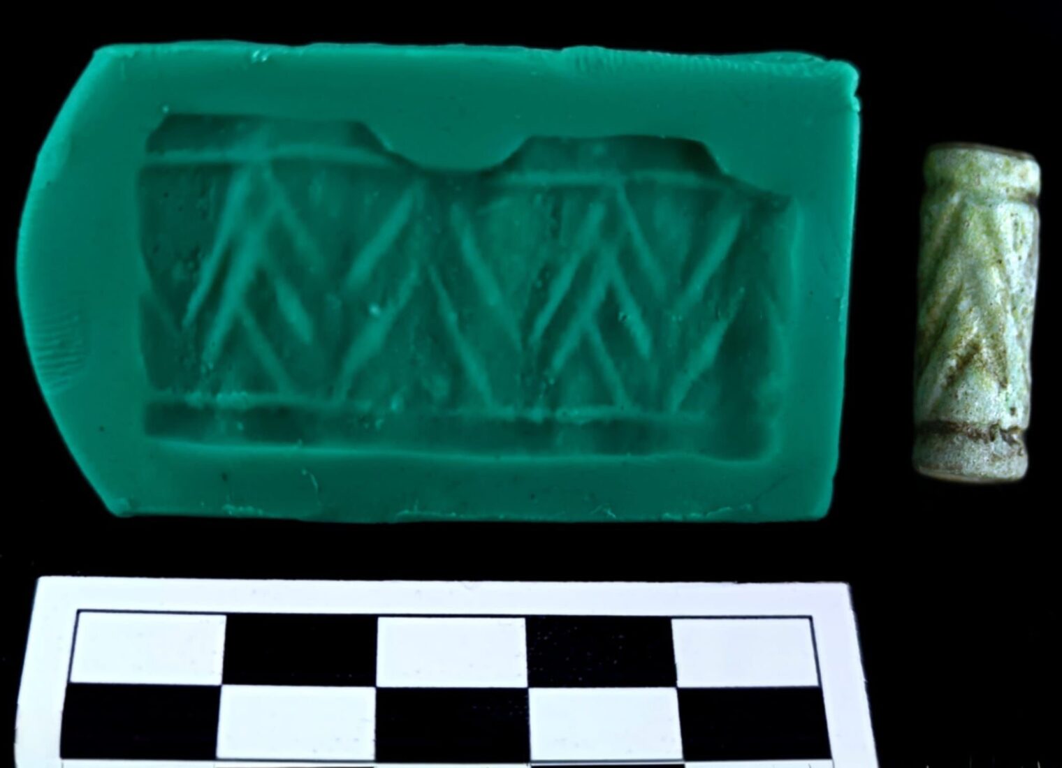 Ancient 3,750-year-old faience cylinder seal discovered at Türkiye's Tavsanli Hoyuk