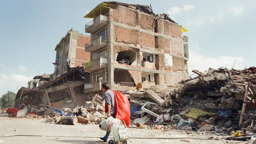 Türkiye remembers devastating 1999 quake with ceremonies across affected cities