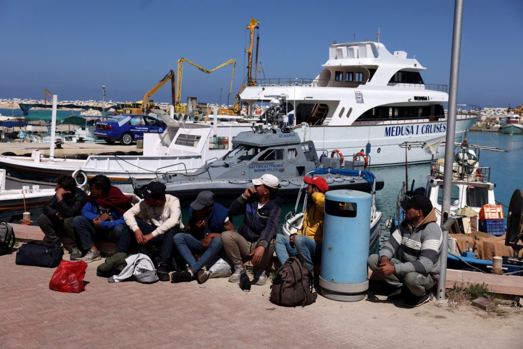 Human Rights Watch accuses Lebanon and Greek Cyprus of deporting refugees to Syria