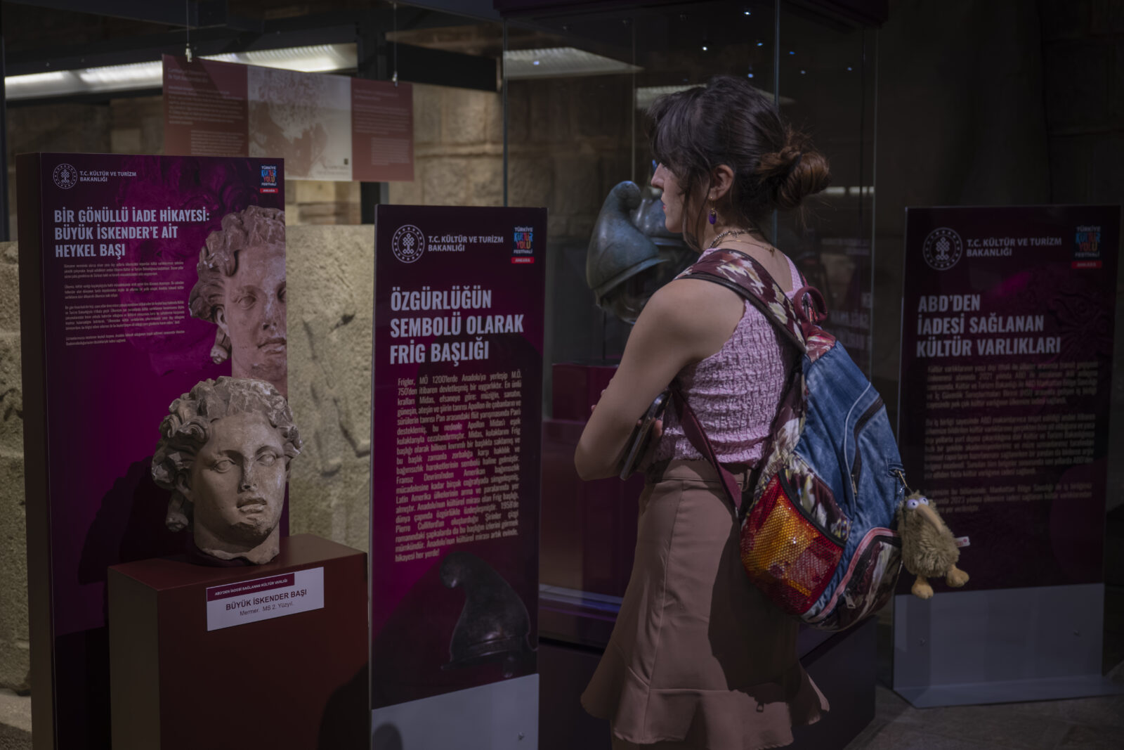 Türkiye celebrates success against artifact smuggling at exhibition