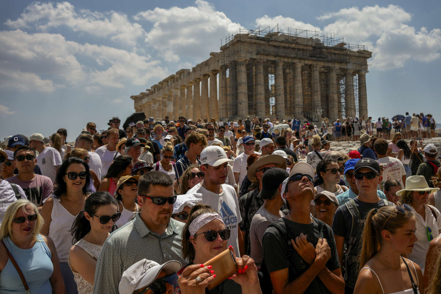 Greece to tackle overtourism, short-term leasing with new measures