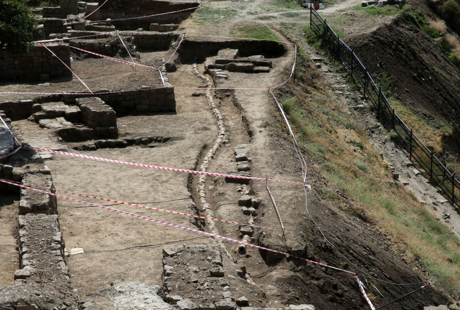 Ancient water distribution system discovered at Türkiye's Bitlis Castle