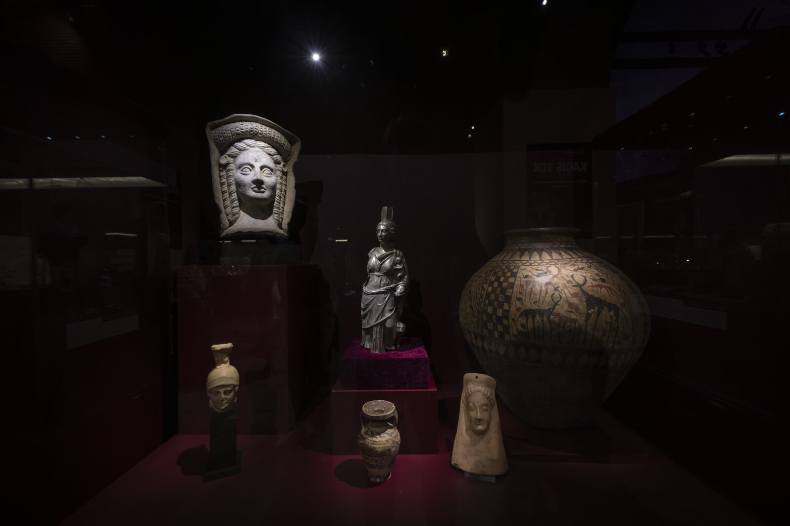 Türkiye celebrates success against artifact smuggling at exhibition