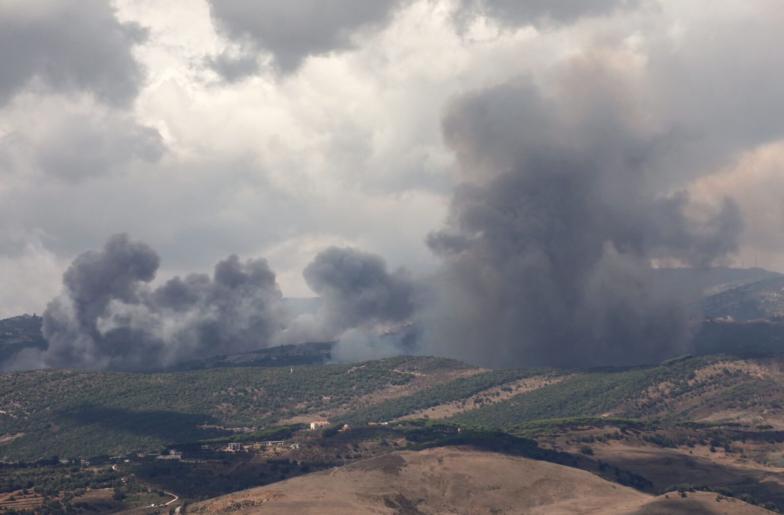 Israeli jets launch 80 airstrikes in southern, eastern Lebanon