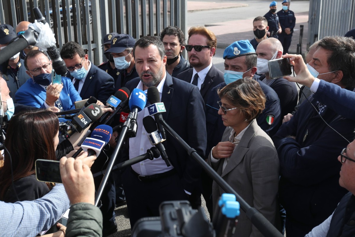 Italy's deputy PM faces possible jail time for blocking migrant boat