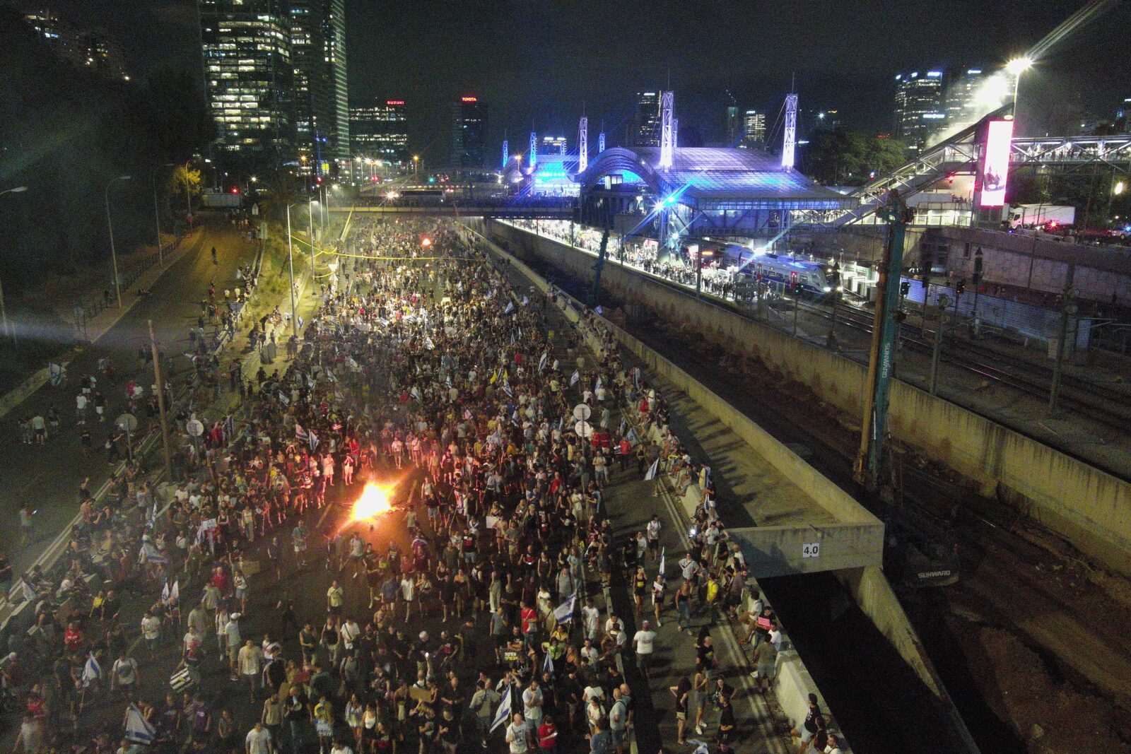 Tens of thousands protest in Israel, demand prisoner exchange amid hostage crisis