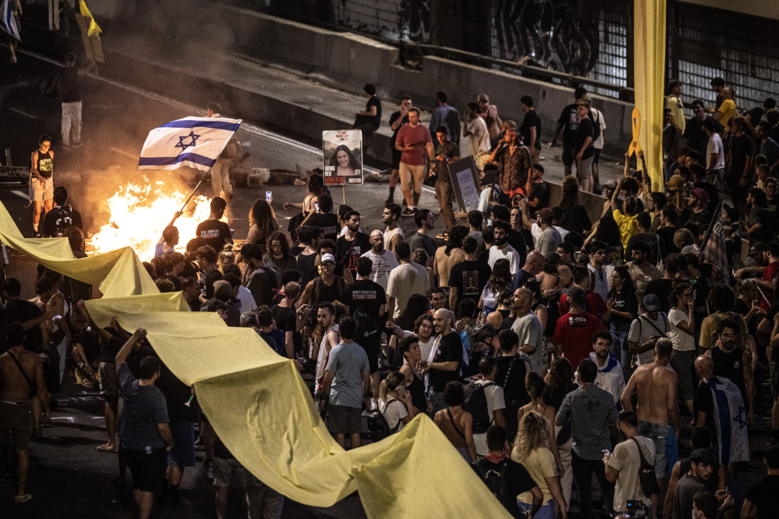 Tens of thousands protest in Israel, demand prisoner exchange amid hostage crisis