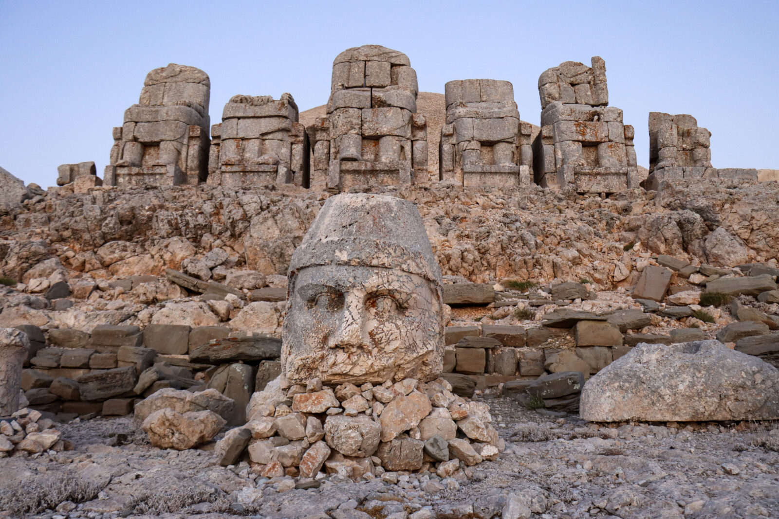 Rising interest in 2,000-year-old giant Mount Nemrut statues in Türkiye