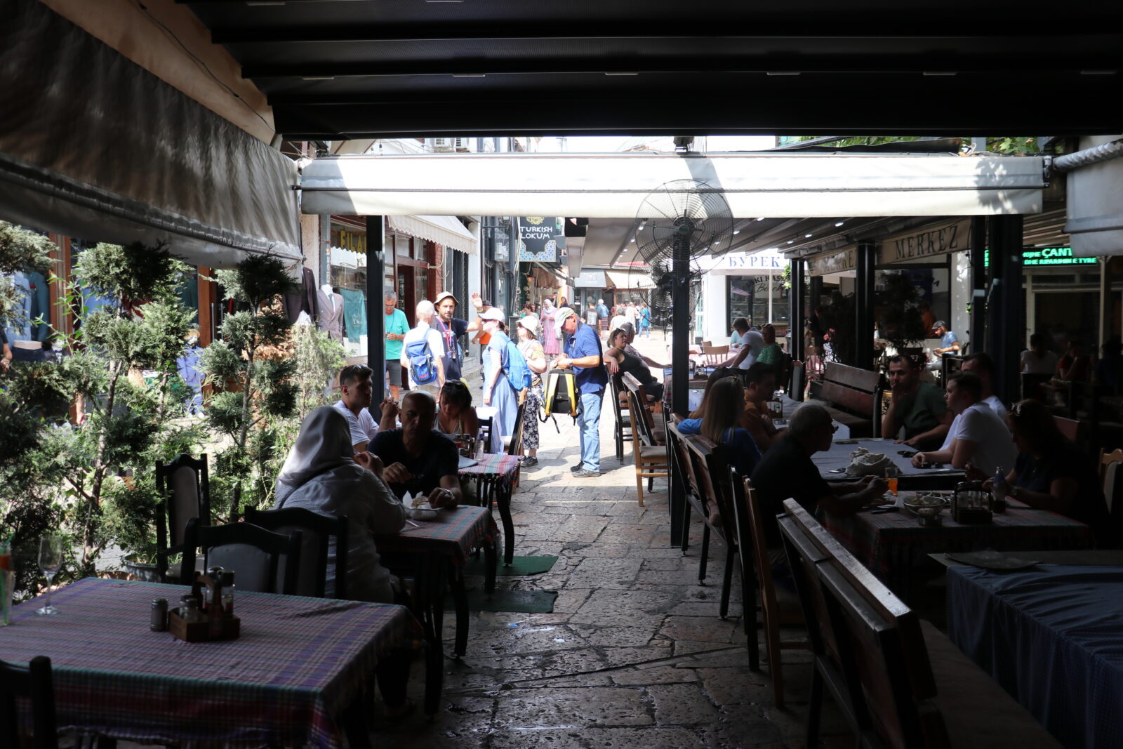 Tourists experience Ottoman spirit in Skopje's Turkish Bazaar