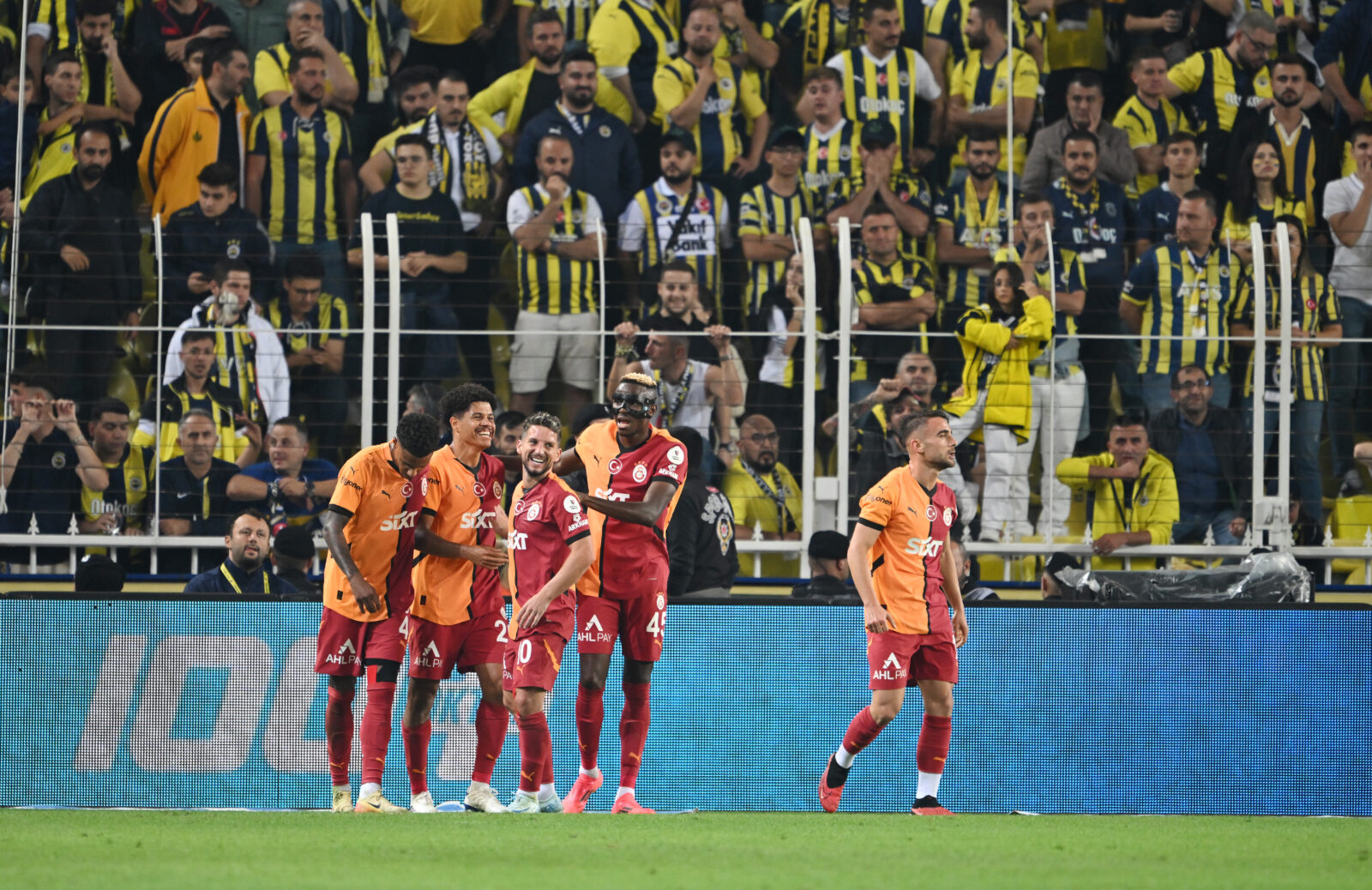 Galatasaray's derby victory over Mourinho's Fenerbahce makes waves in global press