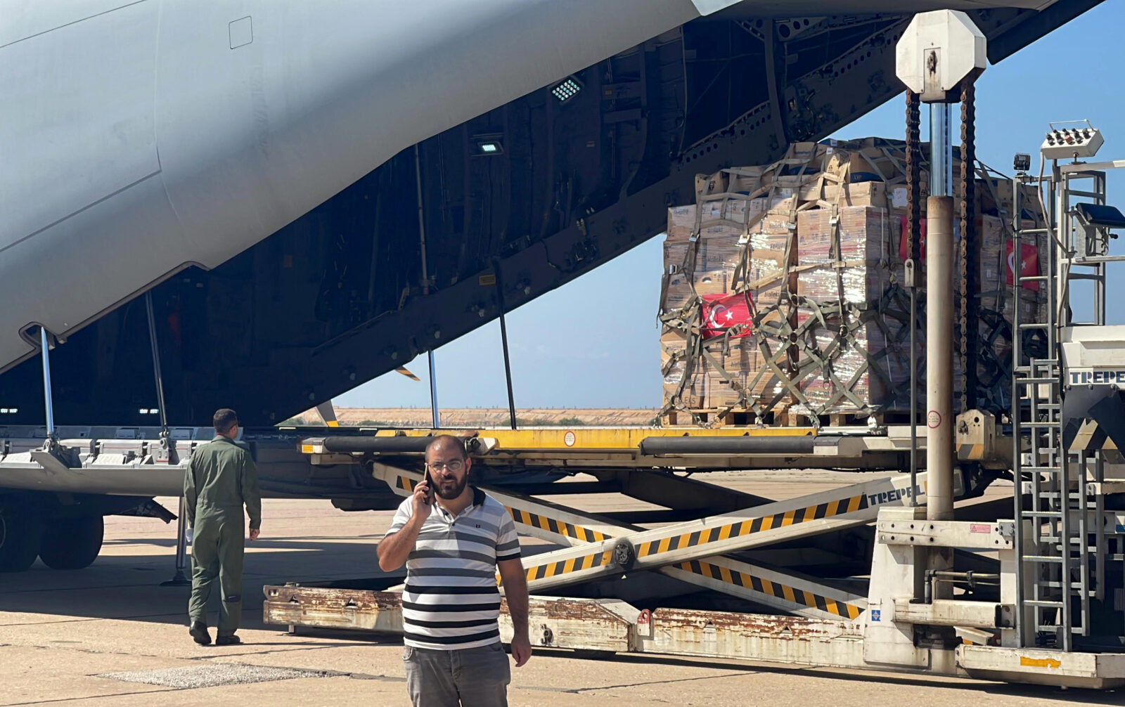 Türkiye's humanitarian aid arrives in Lebanon