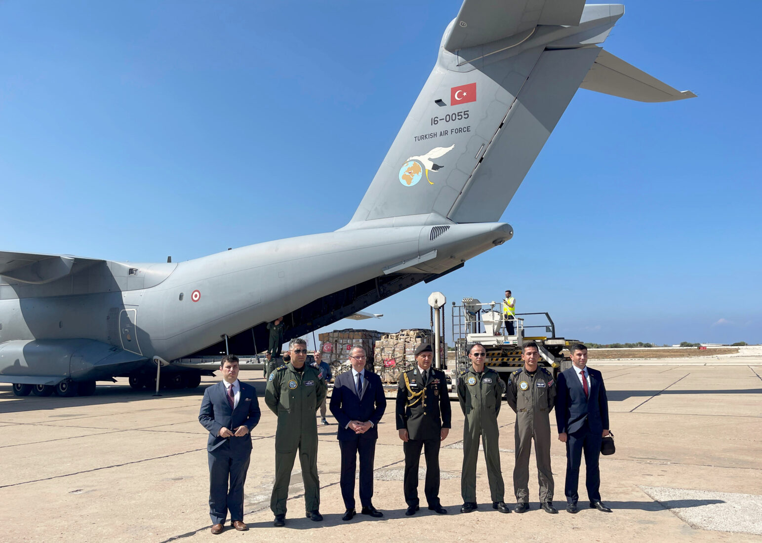 Türkiye's humanitarian aid arrives in Lebanon