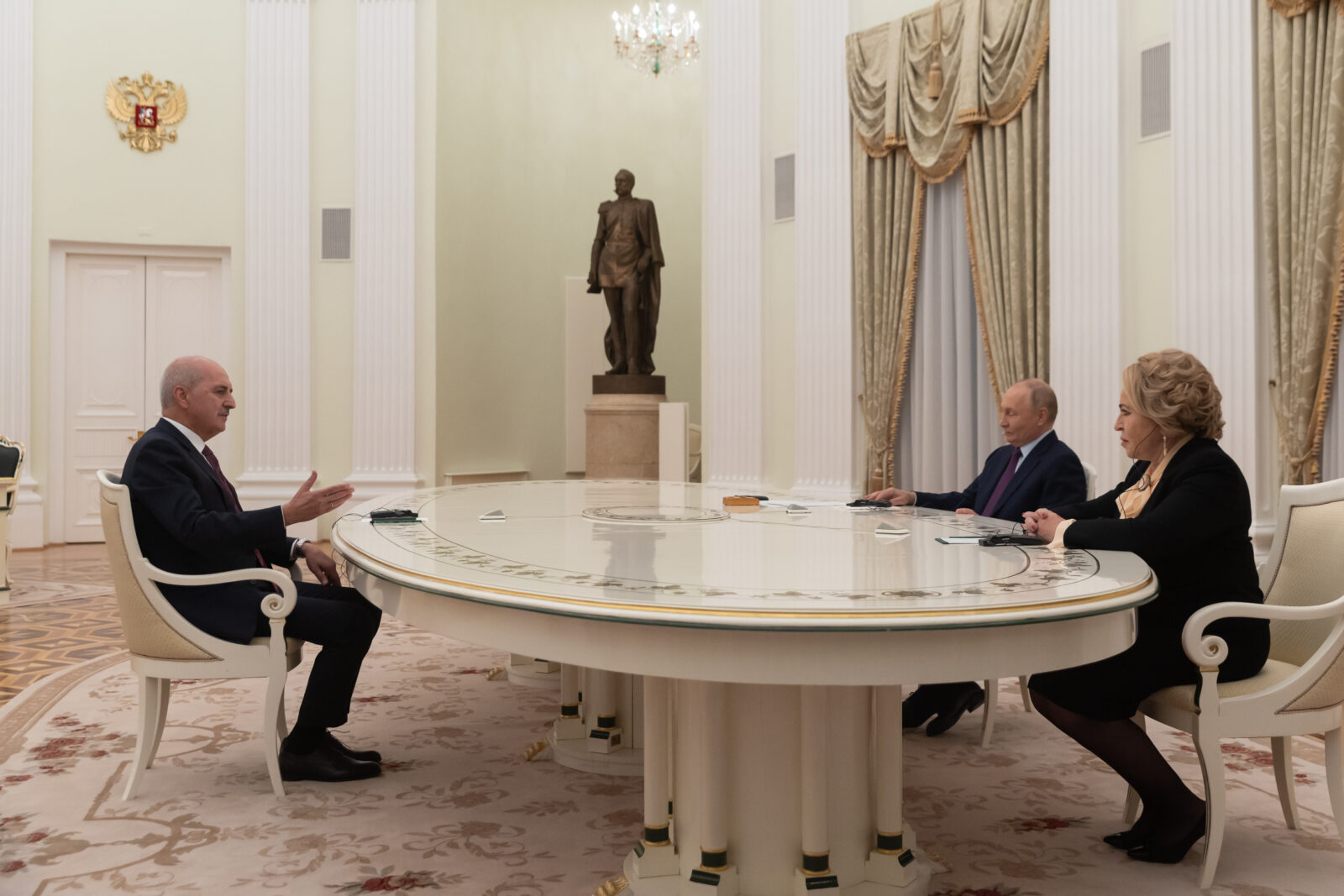 Turkish Parliament Speaker Kurtulmus discusses ties with Putin in Kremlin