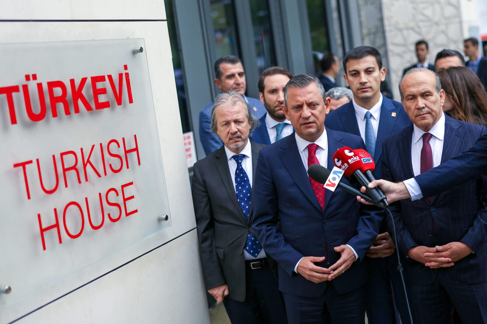 photo shows turkey opposition leader ozgur ozel speaking at turkish house in nyc