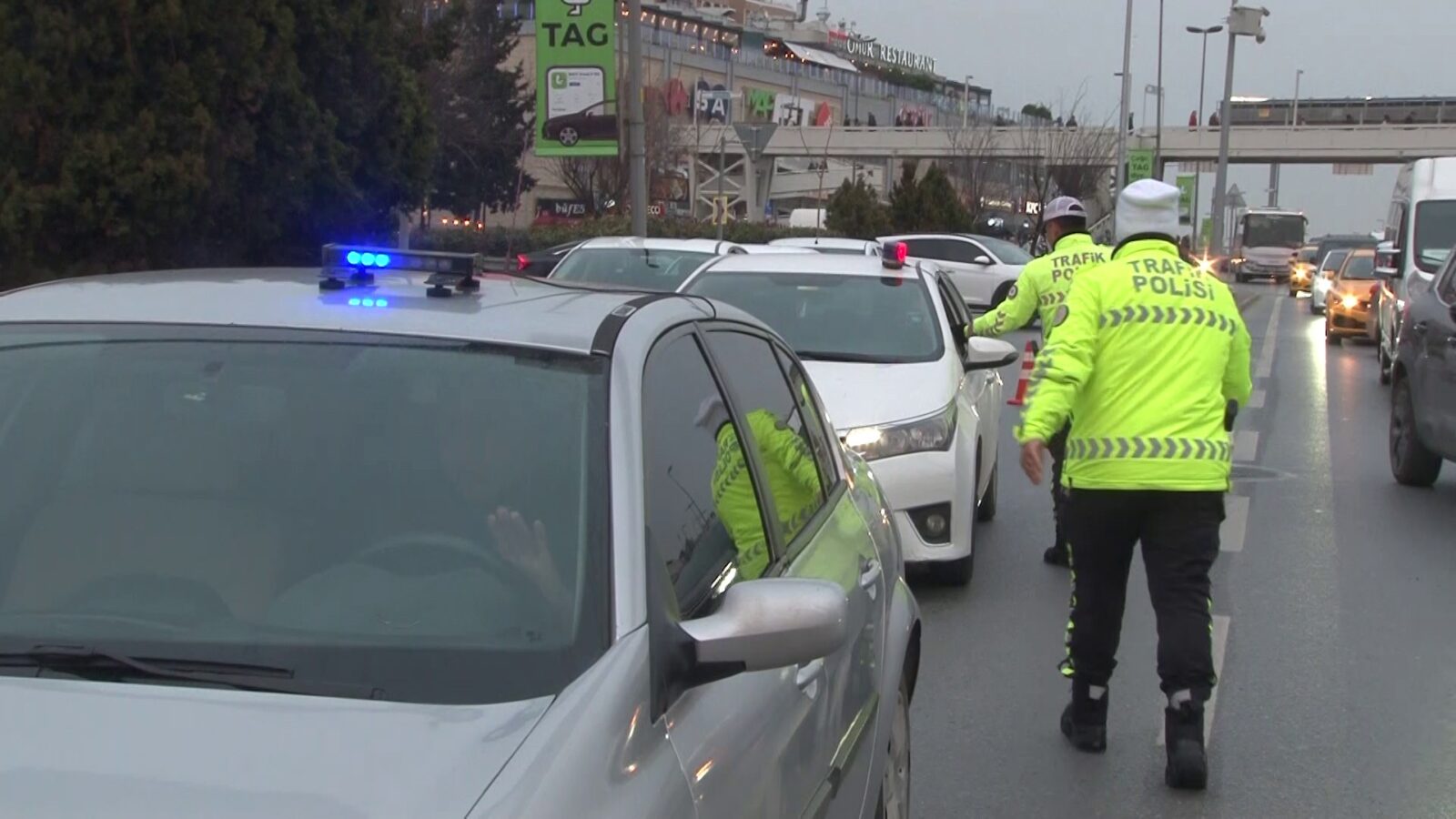 Surge in cars with police lights in Türkiye: Growing threat to road safety