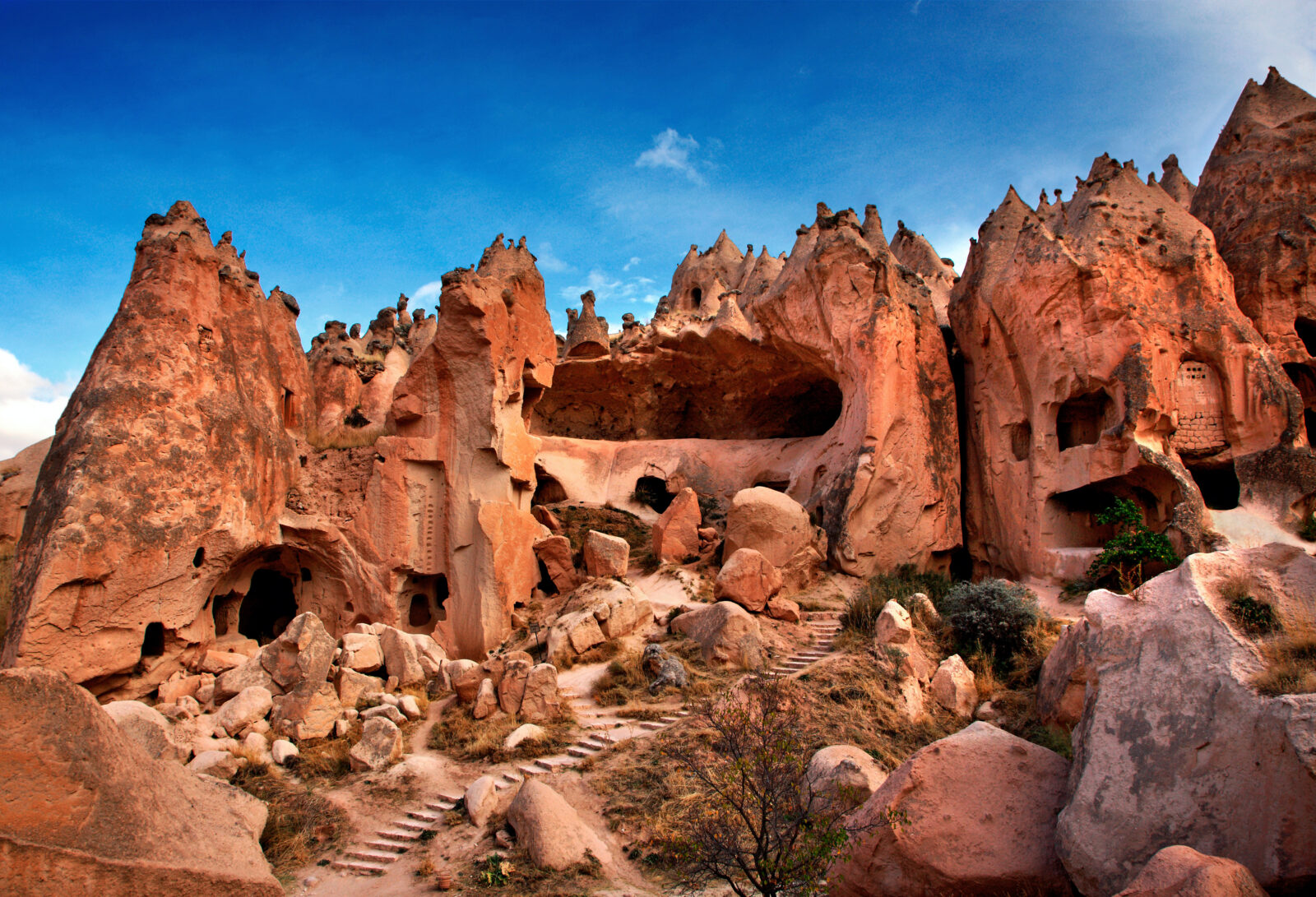 ⁠Cappadocia’s Uchisar Castle: The ugliest, most eccentric castle in Türkiye