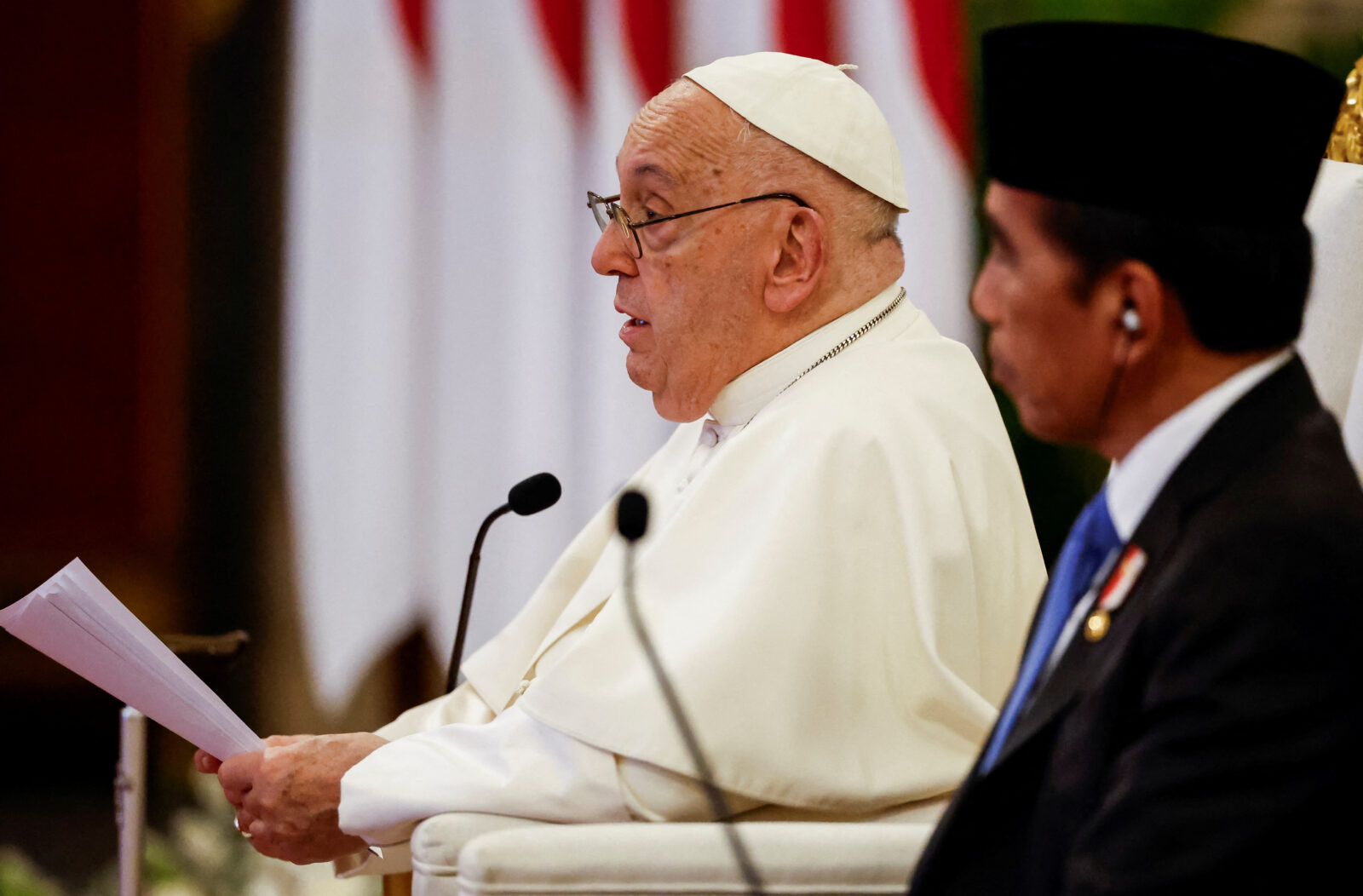 Pope Francis calls on Indonesia to combat extremism