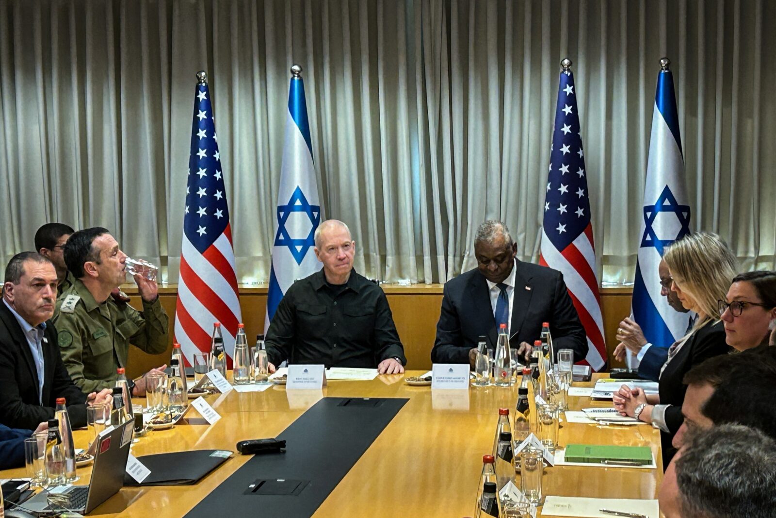 US defense secretary discusses security developments with Israeli counterpart