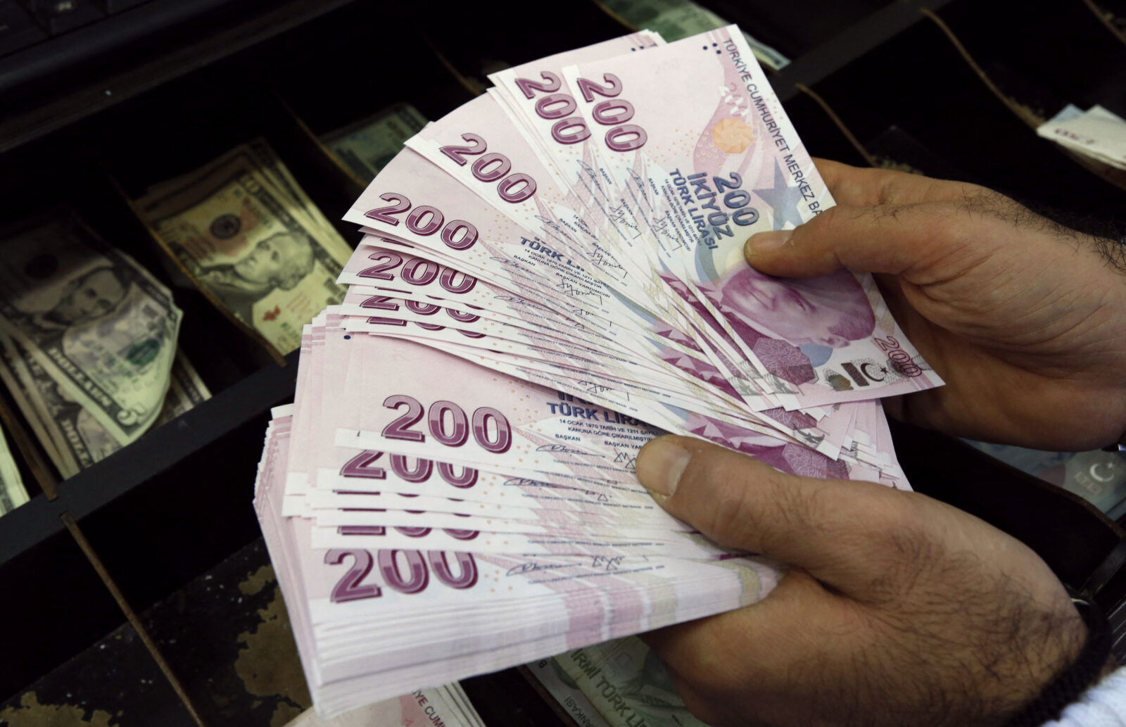 Türkiye introduces payment regulations for transactions exceeding TL 7,000