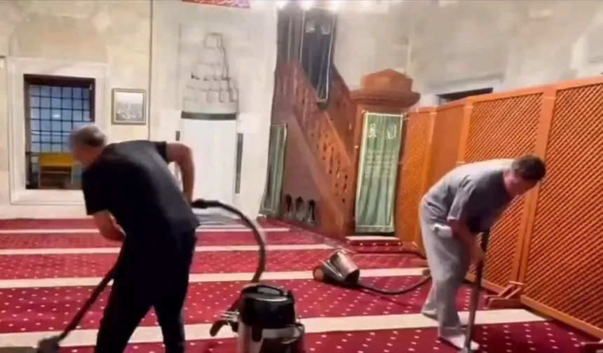 Mesut Ozil’s mosque cleaning praised by Turkish Religious Affairs