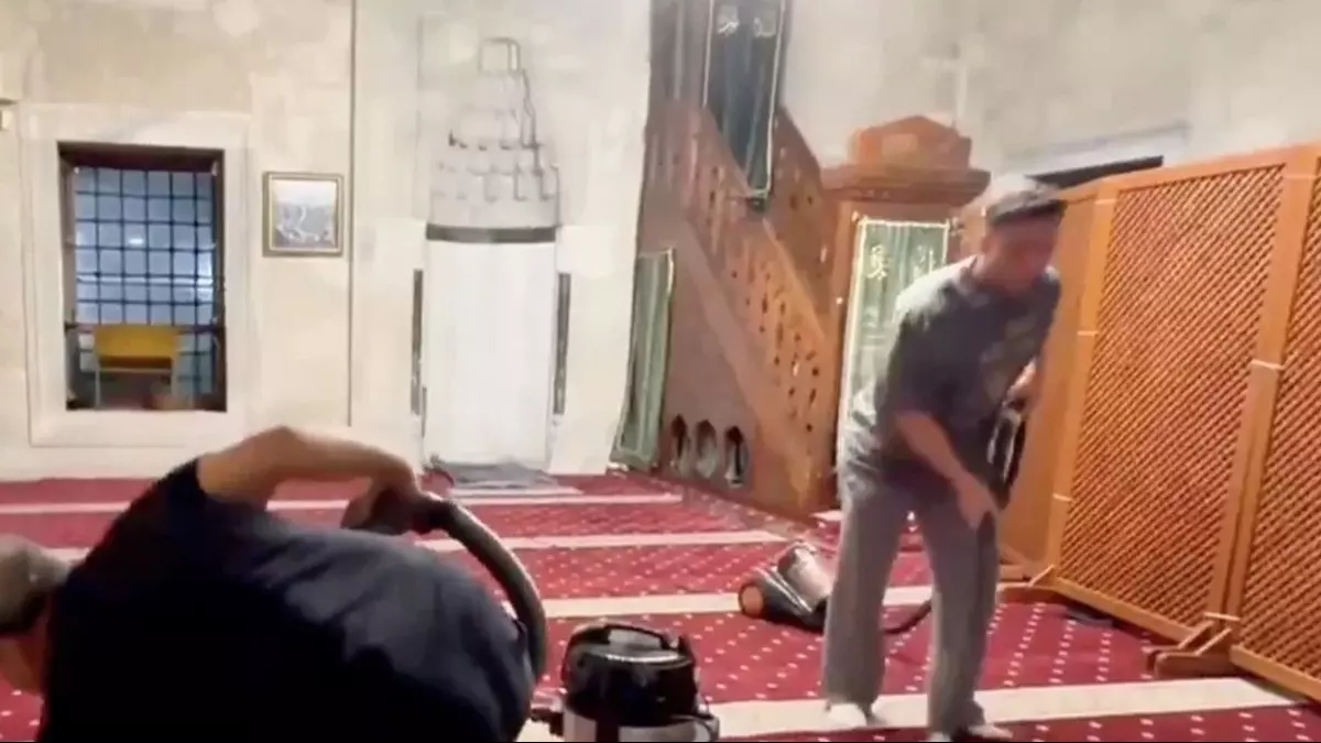 Mesut Ozil’s mosque cleaning praised by Turkish Religious Affairs