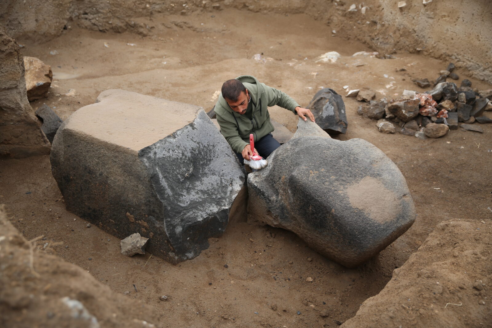 Ancient sculpture unveiled in Türkiye’s Garibin Tepe reveals Urartu art mysteries