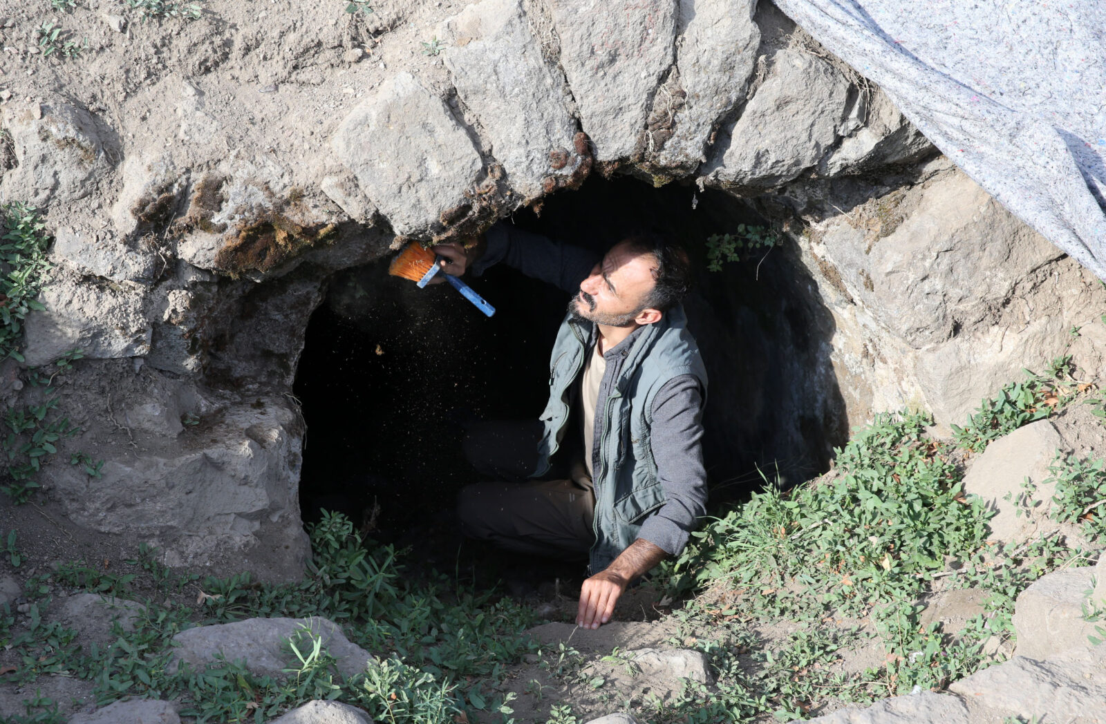 Key, iron fixtures of palace gate unearthed at Türkiye's Bitlis Castle