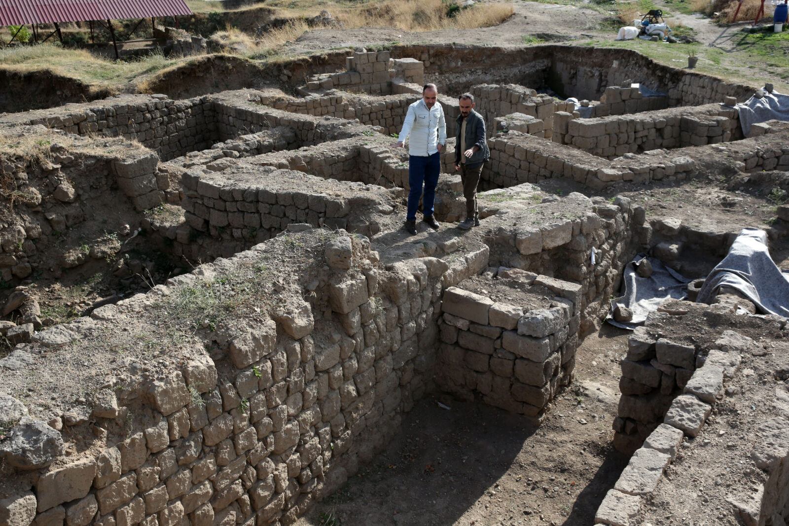 Key, iron fixtures of palace gate unearthed at Türkiye's Bitlis Castle