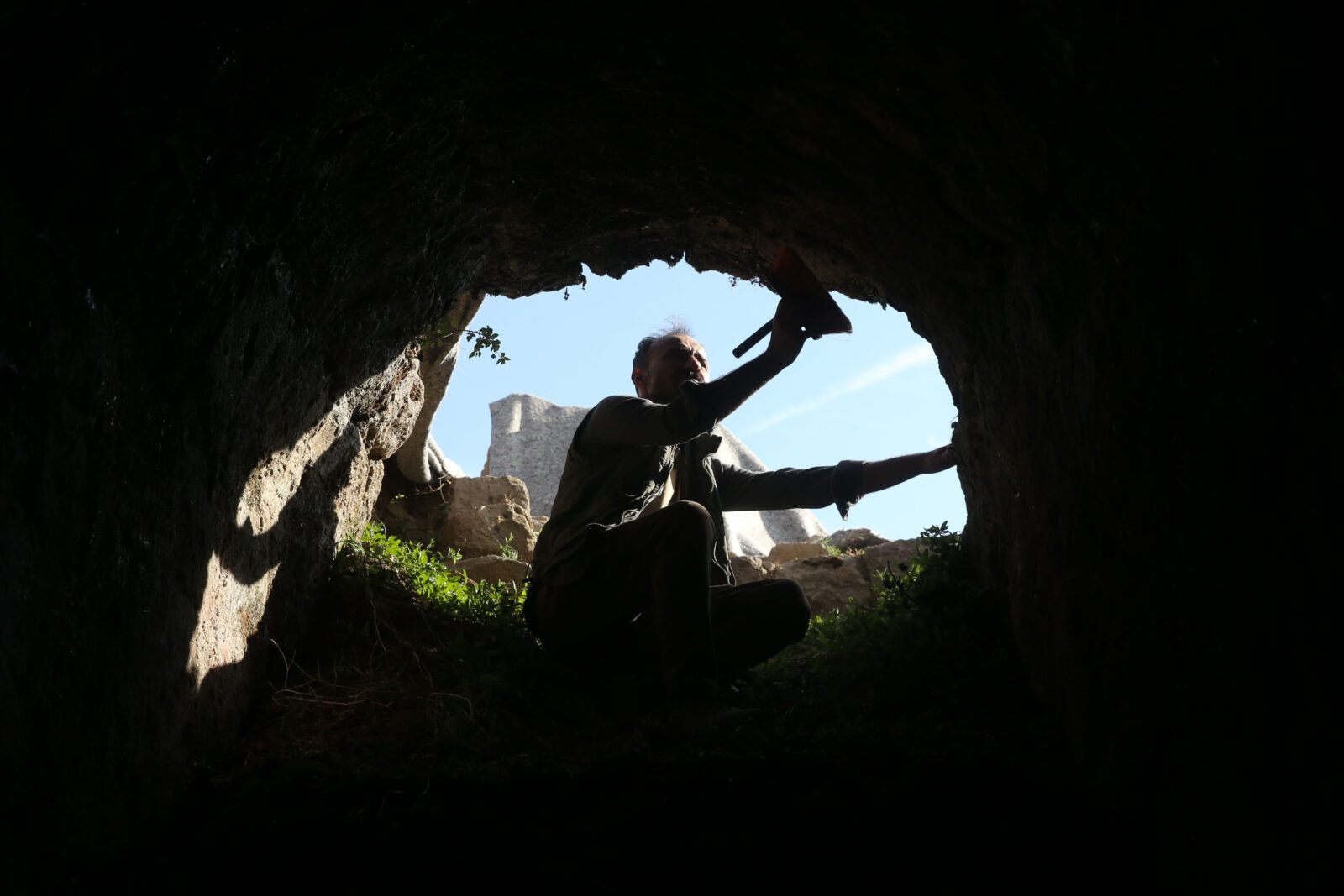 Key, iron fixtures of palace gate unearthed at Türkiye's Bitlis Castle