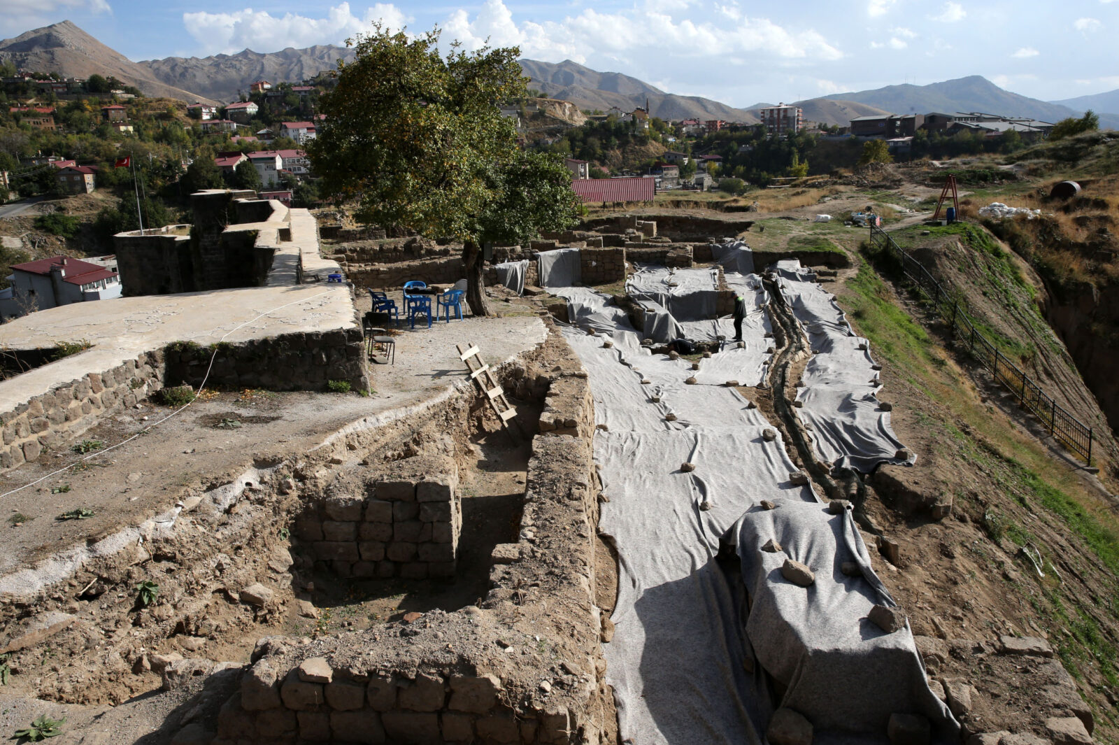 Key, iron fixtures of palace gate unearthed at Türkiye's Bitlis Castle