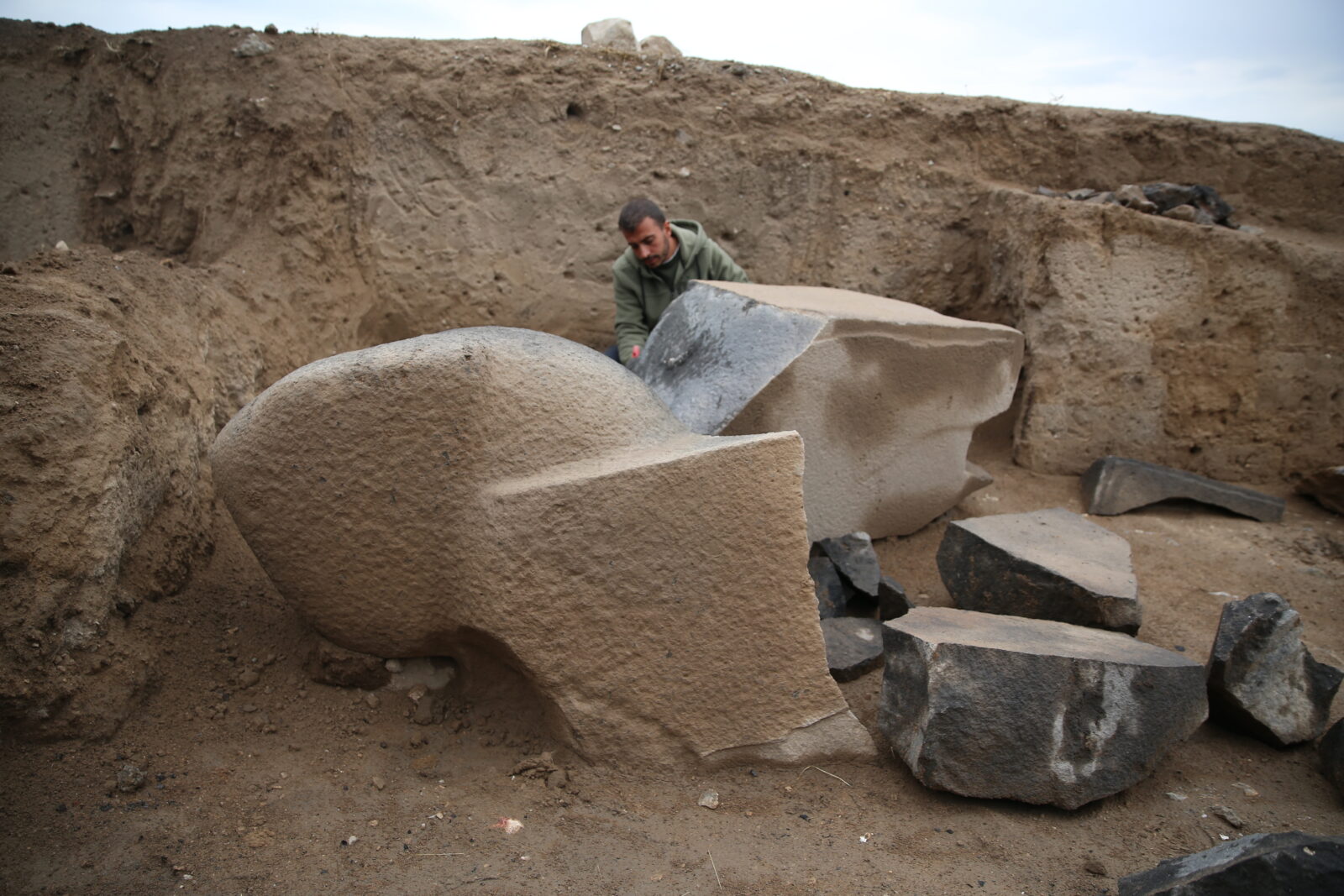 Ancient sculpture unveiled in Türkiye’s Garibin Tepe reveals Urartu art mysteries